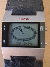 Interessante, seltene Digital-Armbanduhr, mit LCD-Anzeige und Sprechfunktion