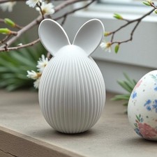 Gestreiftes Ei mit Hasenohren