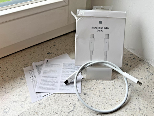 Apple thunderbolt 2 - apple,
