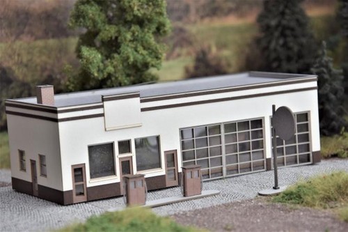 Loewe alte tankstelle - loewe, /