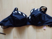 Bikini Oberteil von Triumph dazu noch 1 Bikini ...