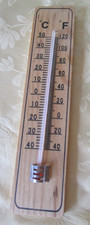 Thermometer in Holz, in