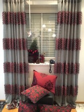 Exclusive Vorhangdekoration inkl. Kissen/ 2 Monate alt