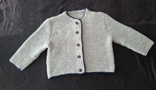 Handgestrickte graue