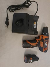 bti Akkuschrauber .mit Ladegerät. 10,8V. 12V . 2 Ah. Orang. Gebraucht.
