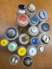 Jede Menge Knöpfe NEU im