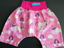 kurze Hose, Einhorn, Wolken