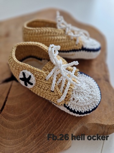 Babychucks gehäkelt hell - gehäkelt, fb.