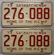 Kanada Nummernschilder PAAR Kennzeichen 1973 RCMP / Schilder SASKATCHEWAN Canada