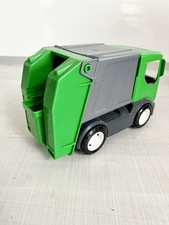 Müllauto mit Mülltonne