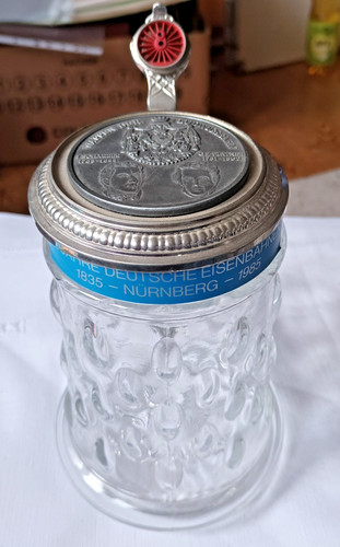 Glasbierkrug mit medaille - glasbierkrug,