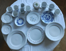 Geschirr für Polterabend, Porzellan, Teller, Tassen, Vase, Schalen, Milchkannen
