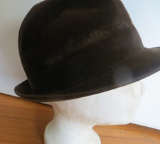 alter brauner Hut der Marke