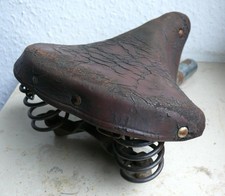 alter Fahrrad Leder Sattel aus