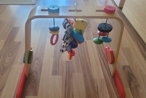 Spielbogen holz mit spielzeug - spielbogen,