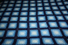 Häkeldecke Tagesdecke Wolldecke mit Franzen gehäkelt - Gr: ca. 220 x 220 cm  NEU