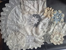 Vintage 10 antike Spitzen-, Häkel- & Seidendeckchen, Tischsets handgefertigt wunderschön 