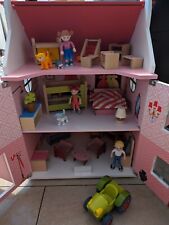 Wunderschönes Puppenhaus aus Holz mit Haba Einrichtung & Puppen