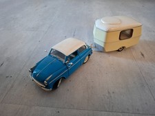 Lloyd Alexander TS blau/weiß + Campinganhänger/Wohnanhänger, 1:18, Revell