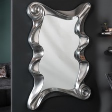 Extravaganter Wandspiegel