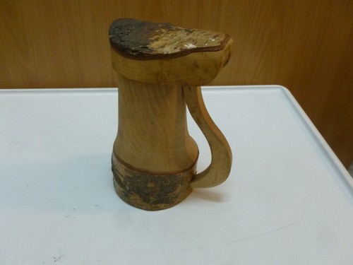 Bierkrug aus holz mit - aus, deckel