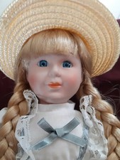 Sammlerpuppe / Dekopuppe / Puppe mit Porzellankopf - blond mit Strohhut- 40 cm