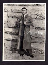 ELEGANTER HERR IM KLEPPERMANTEL Gummimantel * Vintage Foto um 1950