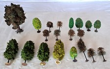Auflösung.Fundzustand.HO Modelleisenbahn Konvolut Bäume mit Fuss-(1).-Ansehen