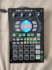 Roland SP-404A Linear Wave Sampler mit SD-Karte NEUWERTIG!