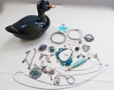 Konvolut alter Schmuck teils Silber in wunderschöner Deckeldose eine grüne Ente