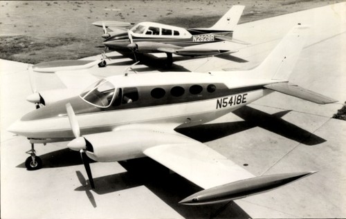 Flugzeug zweimotoriges - ak, flugzeug,