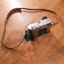 LEICA M240 – Limited Tan Leather Special Edition + Viewfinder (Wie neu)