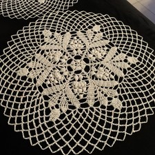 2 Häkeldeckchen Zierde