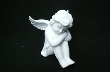 weißer ENGEL sitzend