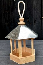 Scheunenfund: unbenutztes Vogelfutter Haus Holz Futter Station verzinktes Dach