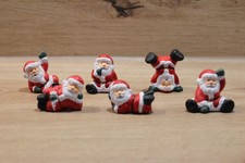 Sechs Weihnachtsmänner Deko