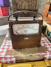 Historisches Voltmeter analog