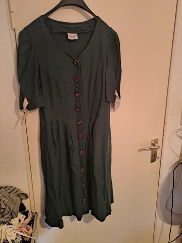 Tannengrünes midikleid im - /tannengrünes,
