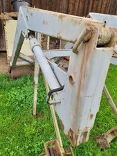 Eicher Frontlader, mit Hydralikzylinder, Anbauplatte,Schaufel Gabel, befestigung