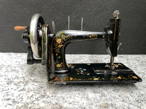 Antike handkurbel nähmaschine - antike, handkurbel-nähmaschine