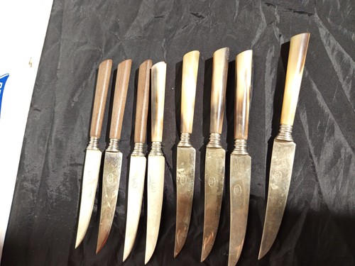 Alte messer mit zeichen drauf - messer,