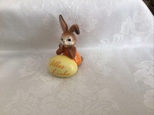 Goebel - Osterhase mit Ei -