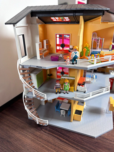 Playmobil city life puppenhaus - playmobil,