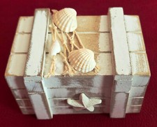 Schatzkiste Holz mit Muscheln und Fischernetz aufklappbar Schmuck maritim Deko