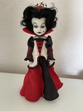 Living Dead Dolls Queen Of
