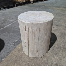 grosser Holzstamm Sitzhocker