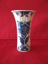 2)  eine kleine Vase  /  DELFT  /  Holland  /  sehr guter Zustand