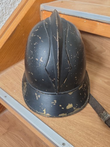 Alte feuerwehrhelme aus - alte,