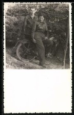Foto-AK Erwin und Hanni mit ihrem Puch Motorrad 1952 
