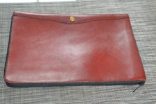 Wie neu Aktenmappe Collegemappe Dokumenten DIN A4  Leder Goldpfeil Bordeaux Rot